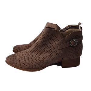 Vince Camuto womens ankle booties size 5, Brown‎
